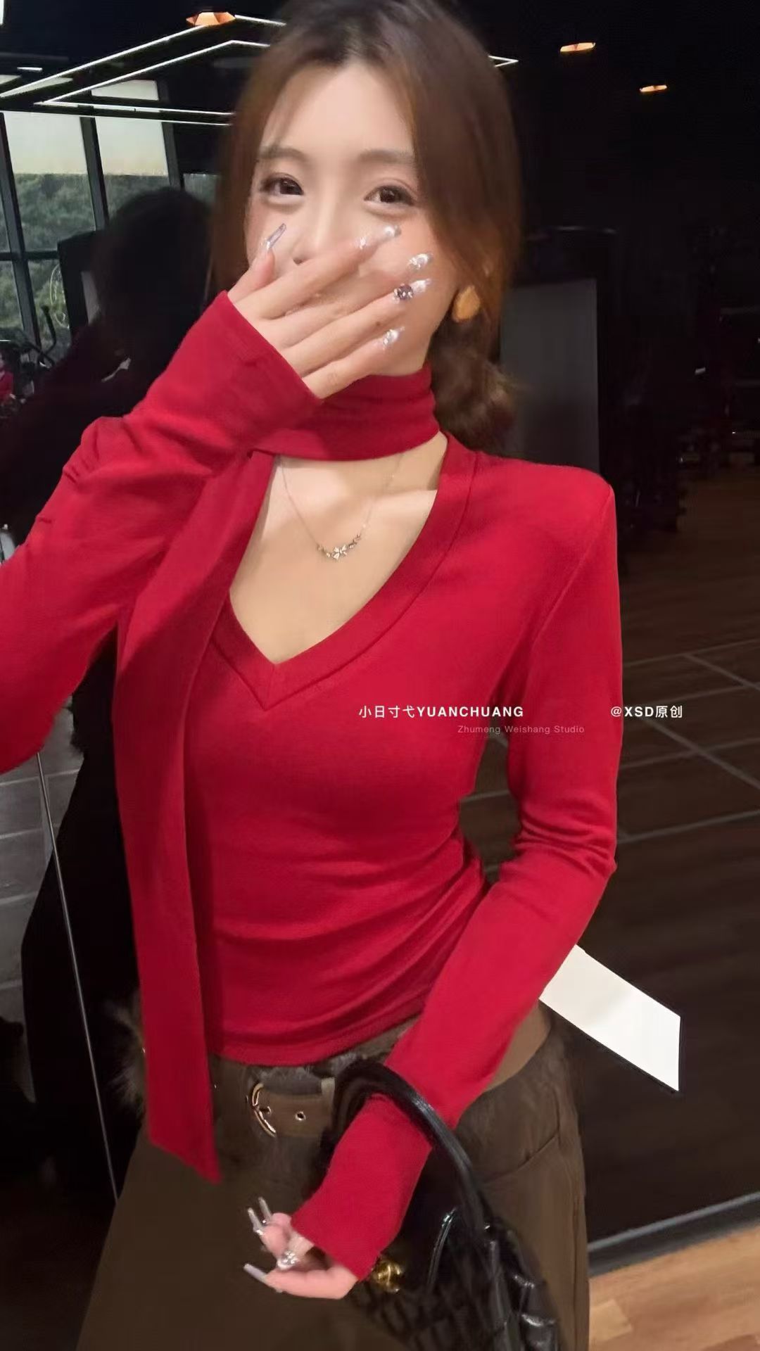 2025秋冬新款V领飘带垫肩修身显瘦磨毛打底衫气质设计感上衣女