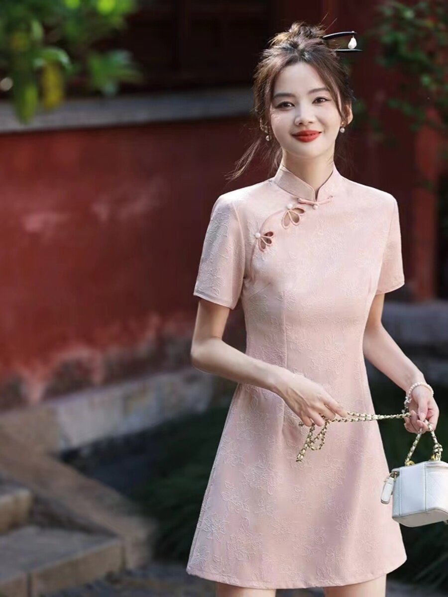 새로운 스타일의 치파오 어린 핑크 여아는 작은 짧은 스타일의 일상 트렌드 여장 2024 신여름