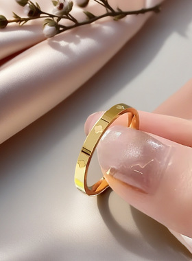 小众高级感轻奢幸运草戒指女气质ING素圈18K金钛钢情侣指环手饰品