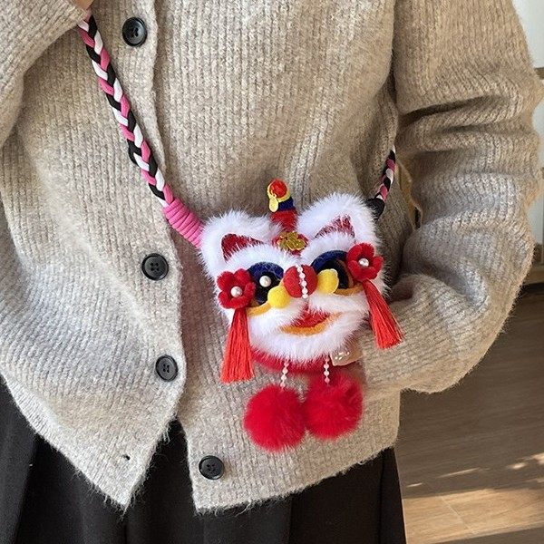 新年礼物小狮子新款中式扭扭棒醒狮可爱迷你儿童单肩包斜挎零钱包,节庆用品/礼品,节庆布艺用品,淘宝优惠券,粉丝福利购,淘宝优惠卷