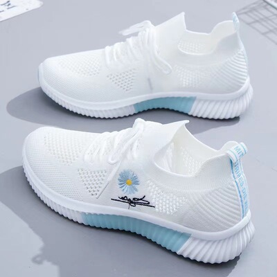 运动鞋子女2026新款超火巨好看的女款轻便软底不累脚休闲跑步女鞋