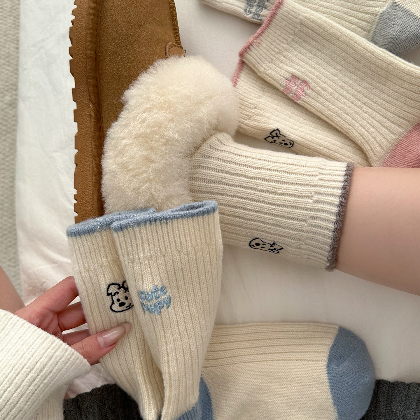 可爱卡通小狗刺绣中筒袜女秋冬撞色边保暖堆堆袜AB款袜子配勃肯鞋
