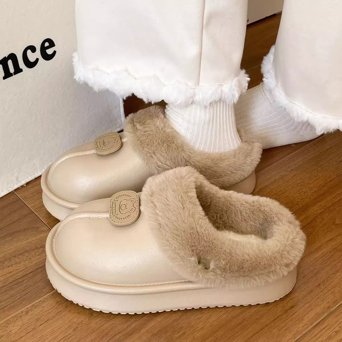 复古简约卡通小熊防水包头棉拖鞋2025冬季居家外穿保暖毛绒月子鞋