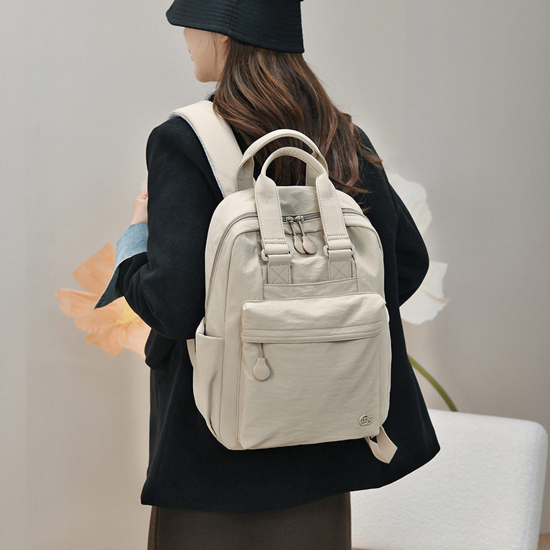时尚纯色女士双肩包2026新款百搭旅行通勤大容量背包简约轻便书包