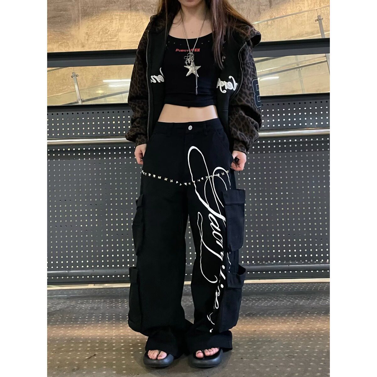 鹿鹿珍珠装饰黑色弯刀西裤男高级感休闲裤美式复古垂感拖地长裤图片