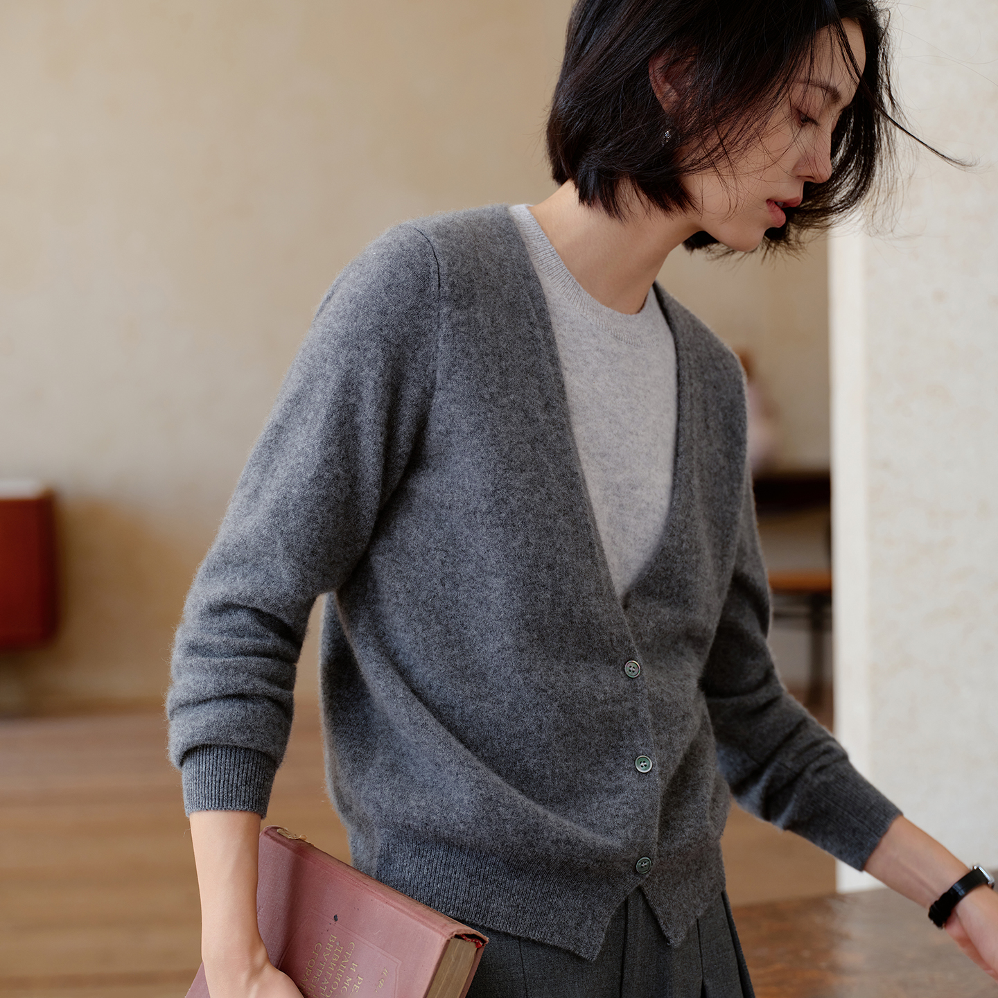 秋冬圆领羊绒衫女100纯山羊绒开衫外套设计感小众假两件撞色毛衣