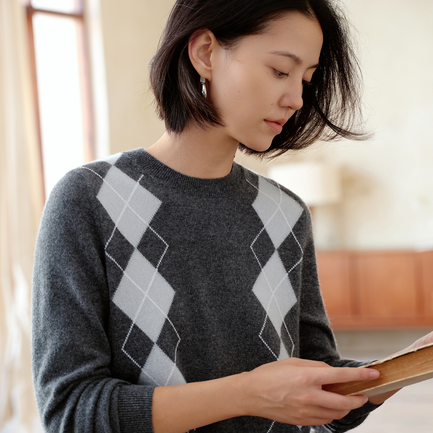 圆领羊绒衫女100纯山羊绒毛衣秋冬新款宽松复古菱形格针织打底衫