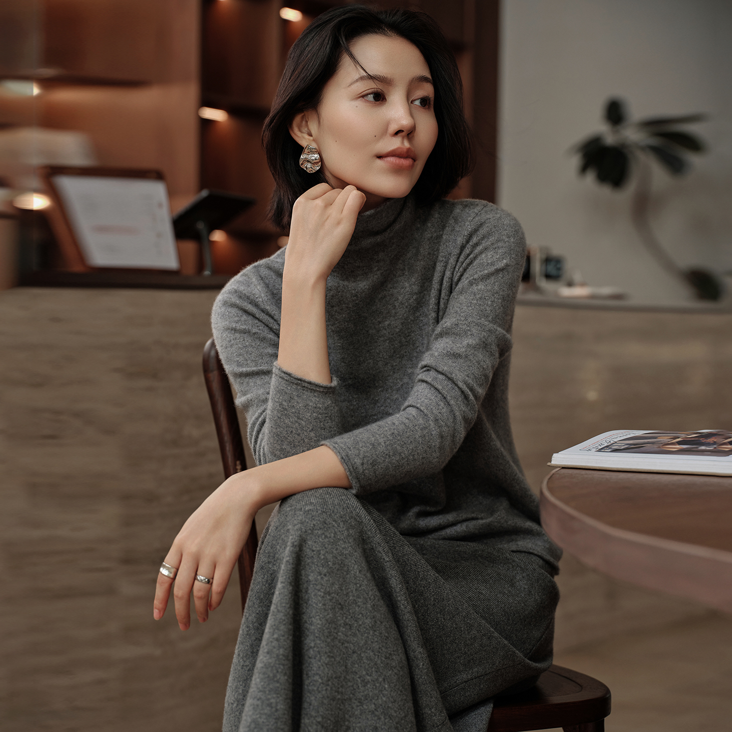 2025秋冬新款100纯山羊绒衫女堆堆领纯色简约宽松百搭针织打底衫