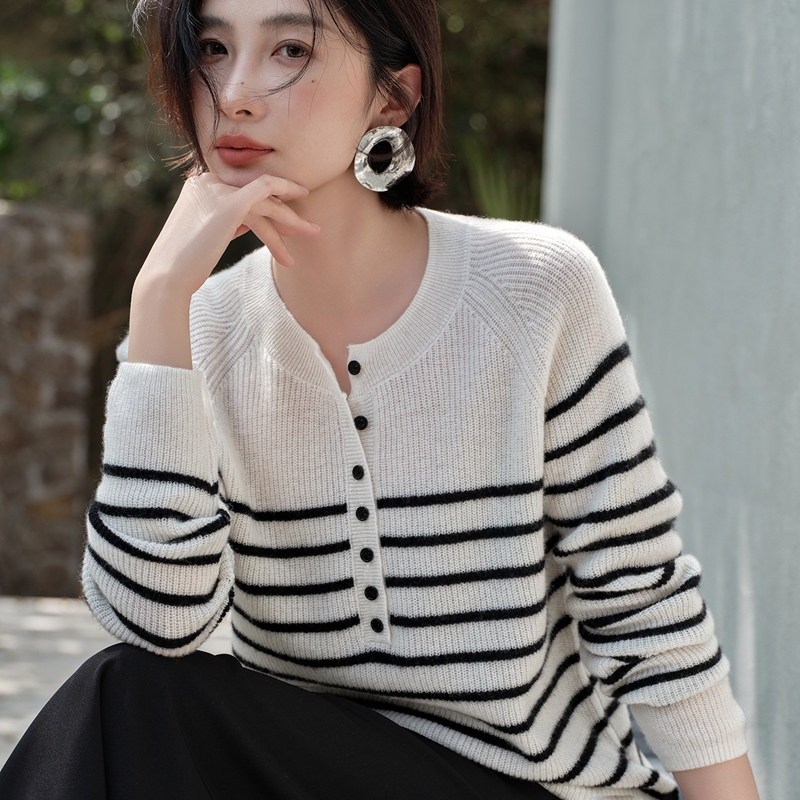 秋冬新款100%纯山羊绒衫女圆领条纹撞色插肩袖洋气减龄针织半开衫