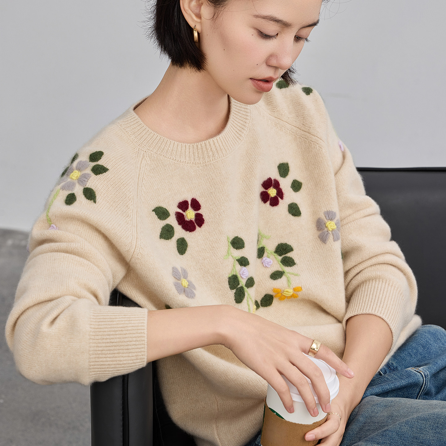 2025秋冬季新款100%纯山羊绒衫女圆领立体花朵加厚轻奢针织衫毛衣