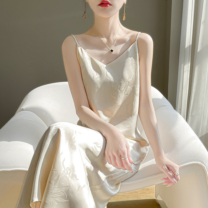 夏季新中式缎面吊带连衣裙女高级感提花裙子显瘦气质绸缎长裙背心
