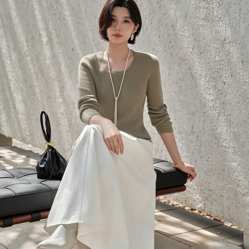 2025秋冬新款100纯山羊绒衫女U领修身显瘦毛衣时尚百搭针织打底衫