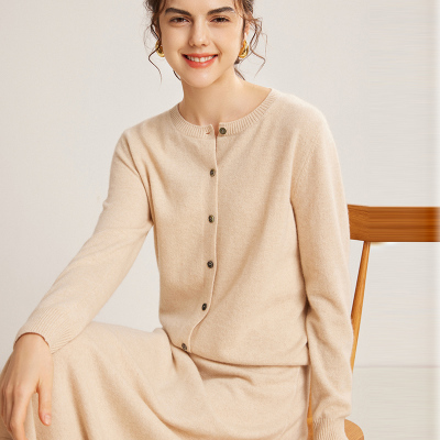100纯山羊绒圆领长袖针织开衫女