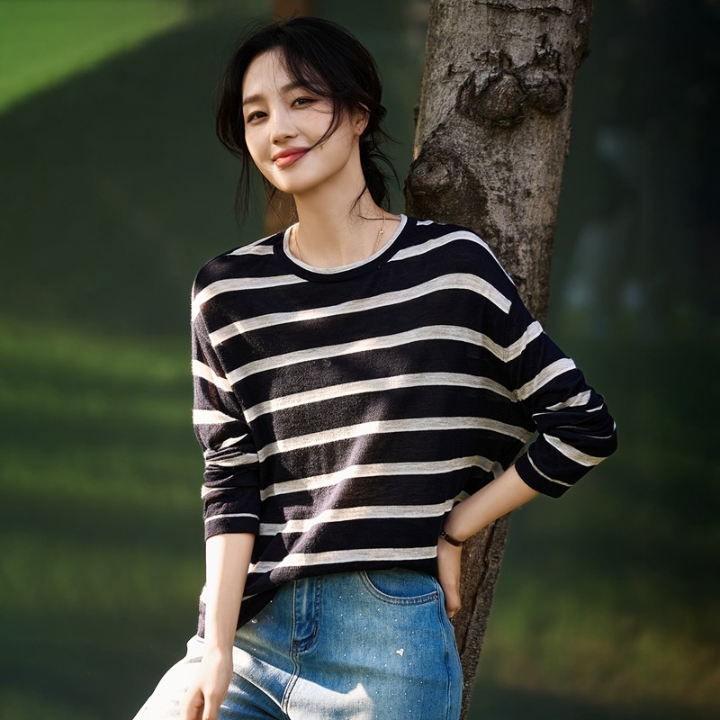 2025秋冬新款精纺圆领纯山羊绒衫女长袖条纹套衫宽松百搭简约大气,女装/女士精品,羊绒衫,淘宝优惠券,粉丝福利购,淘宝优惠卷