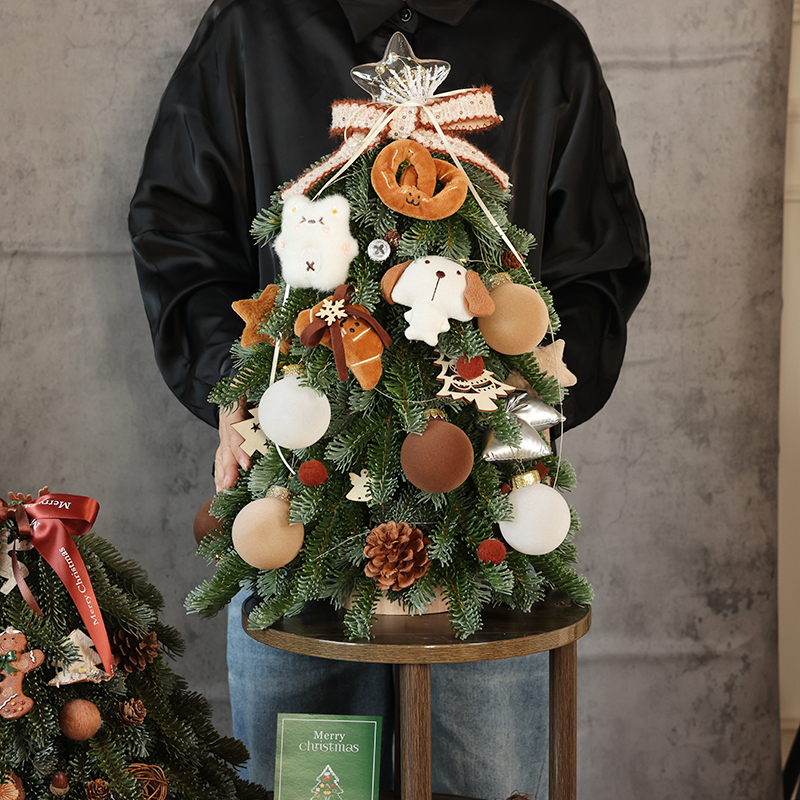 圣诞节装饰品纯PE仿真诺贝松树高档餐厅小型桌面圣诞树氛围摆件