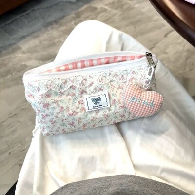 大容量笔袋高颜值批发小学kt笔袋化妆包可爱女生收纳文具可爱儿童