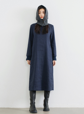 梭家｜细碎思念｜文艺复古小圆领加绒蓝底灰条纹亚麻棉中长连衣裙