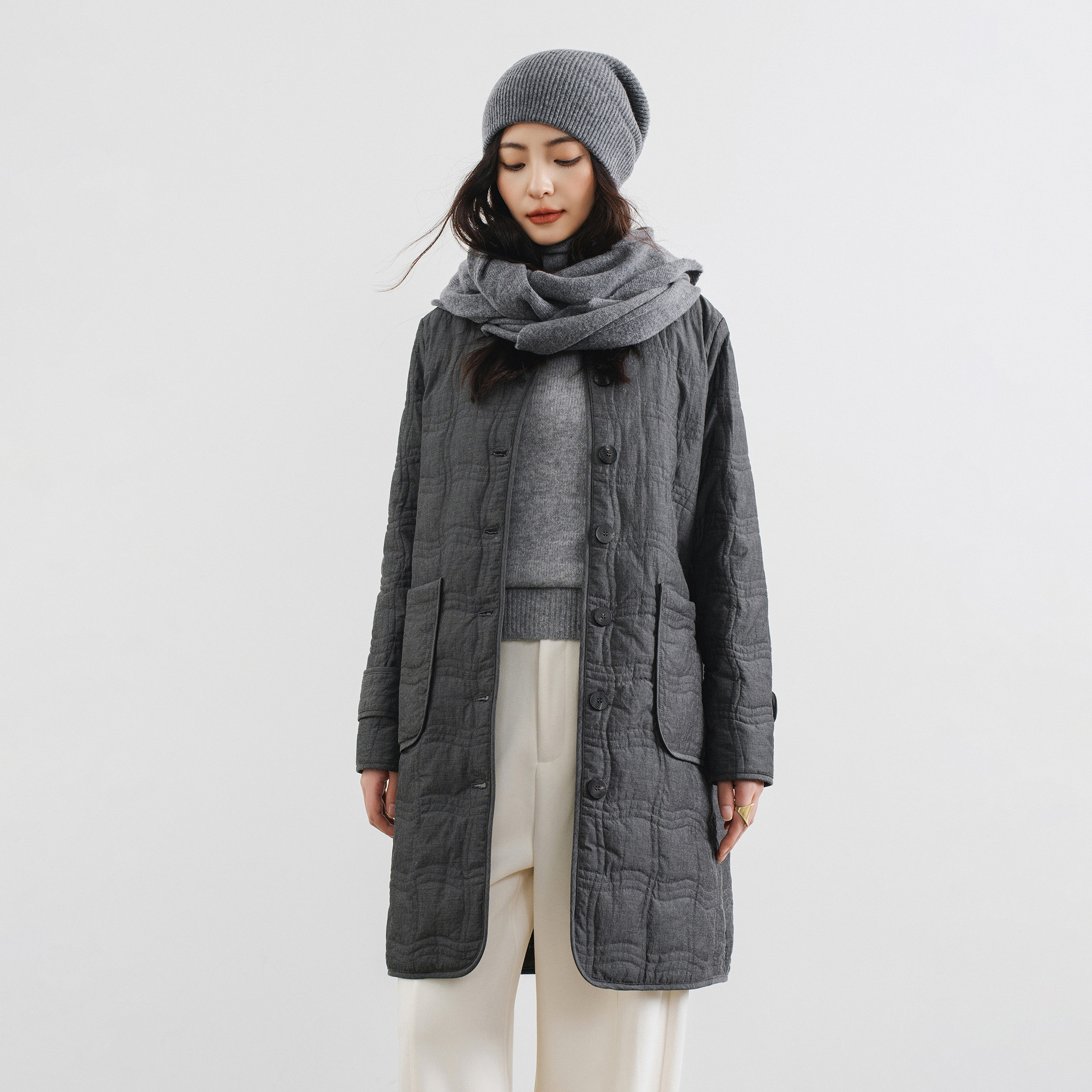 深麻灰匹马棉波浪纹绗缝棉服