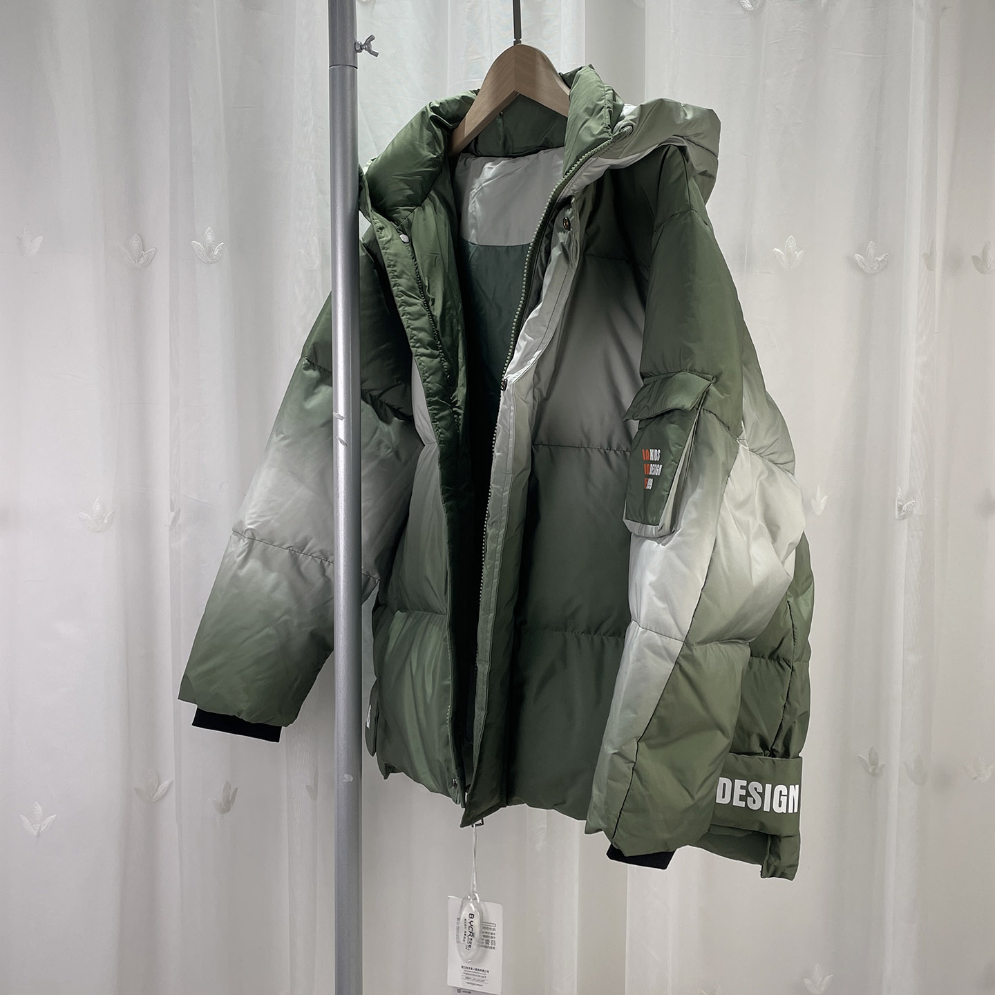 150码 布 品牌折扣童装男大童渐变色连帽羽绒服儿童冬季鸭绒外套