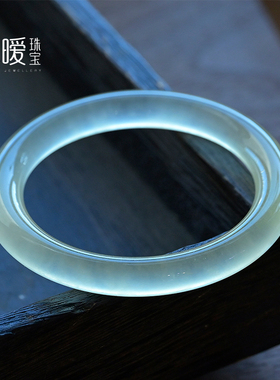 香槟玉镯浅黄色石英岩玉圆条镯子