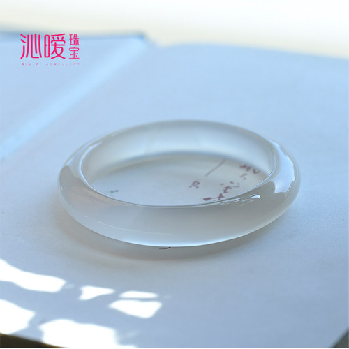 天然白玛瑙手镯冰种马料香槟色玉髓白月光新款水晶镯女朋友礼物饰