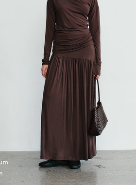 Aevum Form 2025秋季新款精纺天丝简约斜裁垂褶长裙