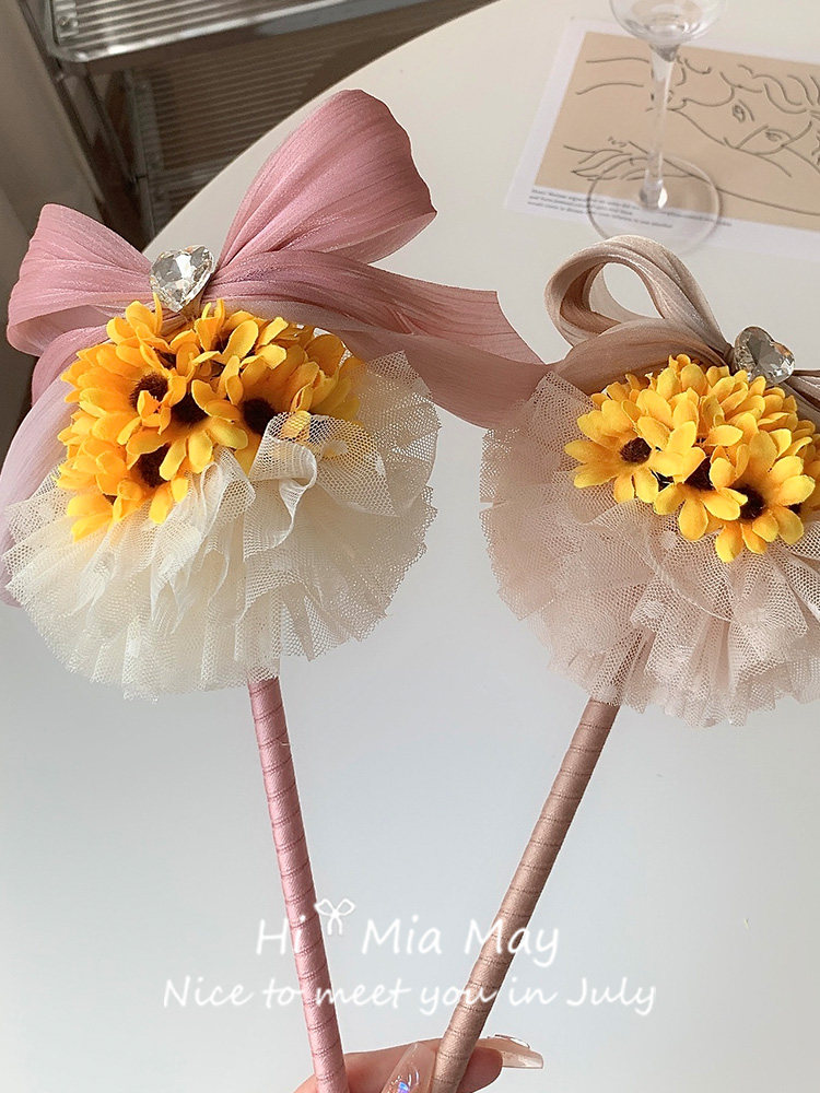 꽃다발 개학초 선생님께 드리는 손수 만든 불멸의 꽃 해바라기 꽃다발과 실용적인 스승의날 선물펜