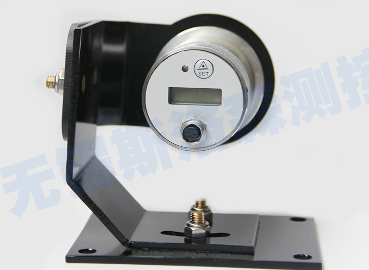 GW是测量1.5mm左右 且能够测量低温光亮金属（除铝以外）测量铝的话误差会在20度左右  GW可以按照客户要求 换镜头测量0.5mm