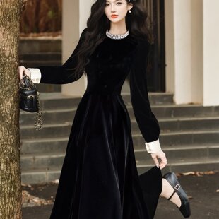 鹿阿姨赫本风千金黑色丝绒连衣裙女秋冬高级感年会礼服裙子