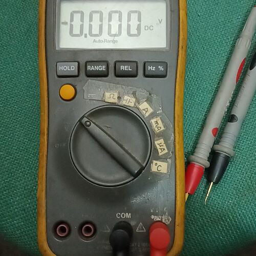 议价FLUKE 17B数字万用表，拆机件，带表笔，成色一般，有使
