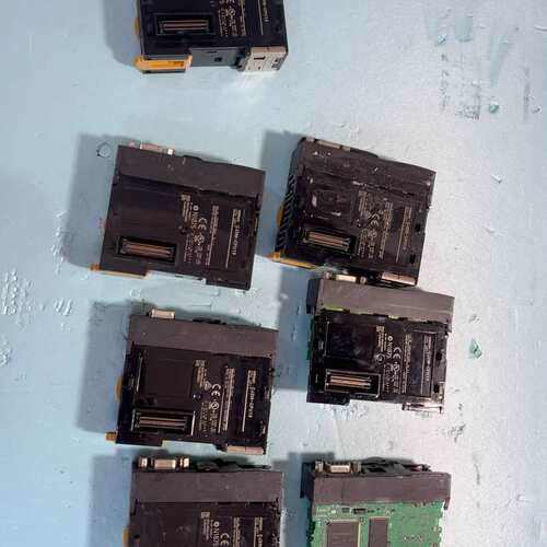 议价欧姆龙PLC控制器CJ2M-CPU13实物拍摄，成色好。售