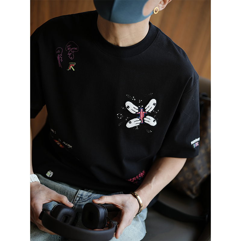 原创设计蝴蝶刺绣字母印花打底衫