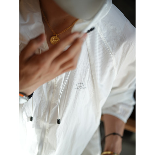 韩版简约拼接设计纯色连帽防晒服