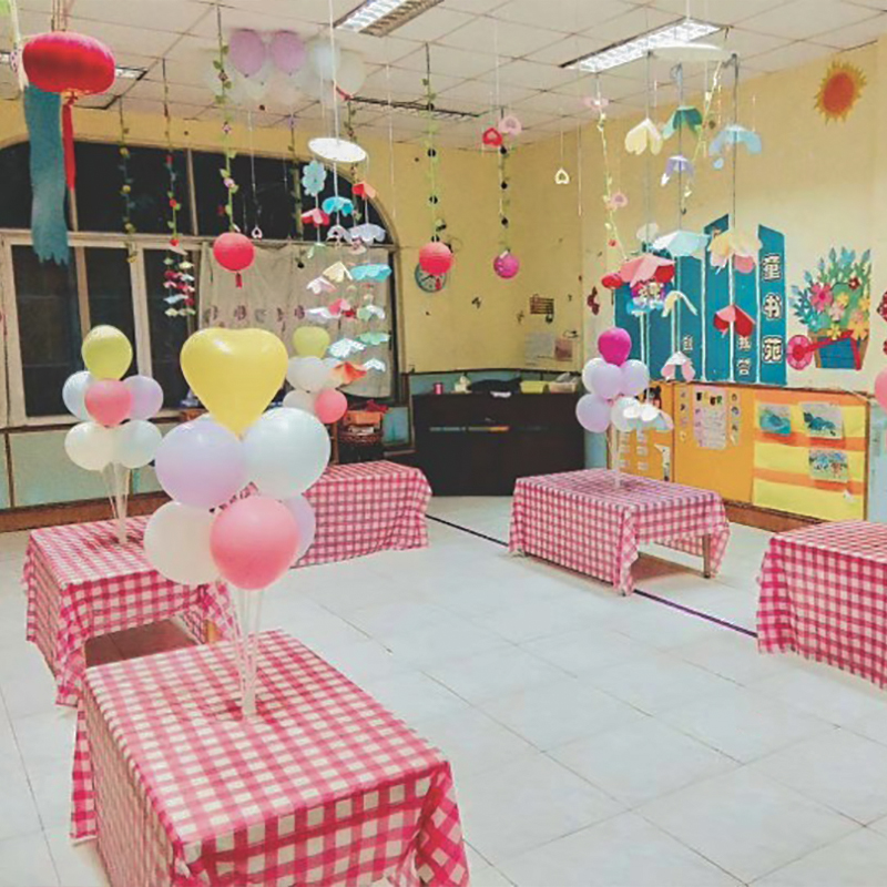 幼儿园桌布一次性生日派对小学六一班级教室布置装饰长方形格子