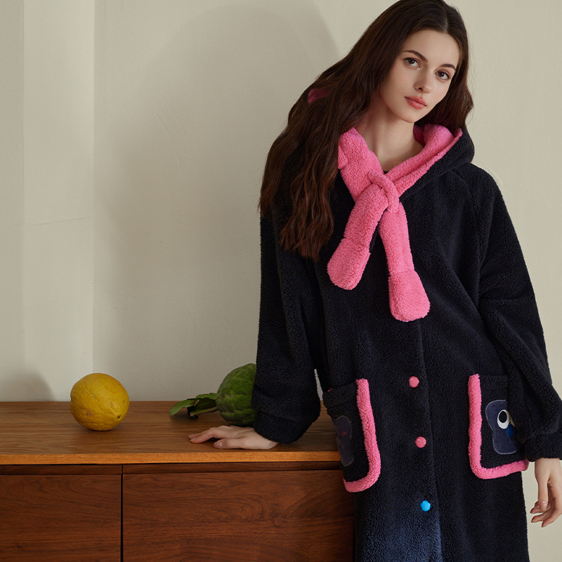 思馨坊睡袍女珊瑚绒加厚保暖连帽