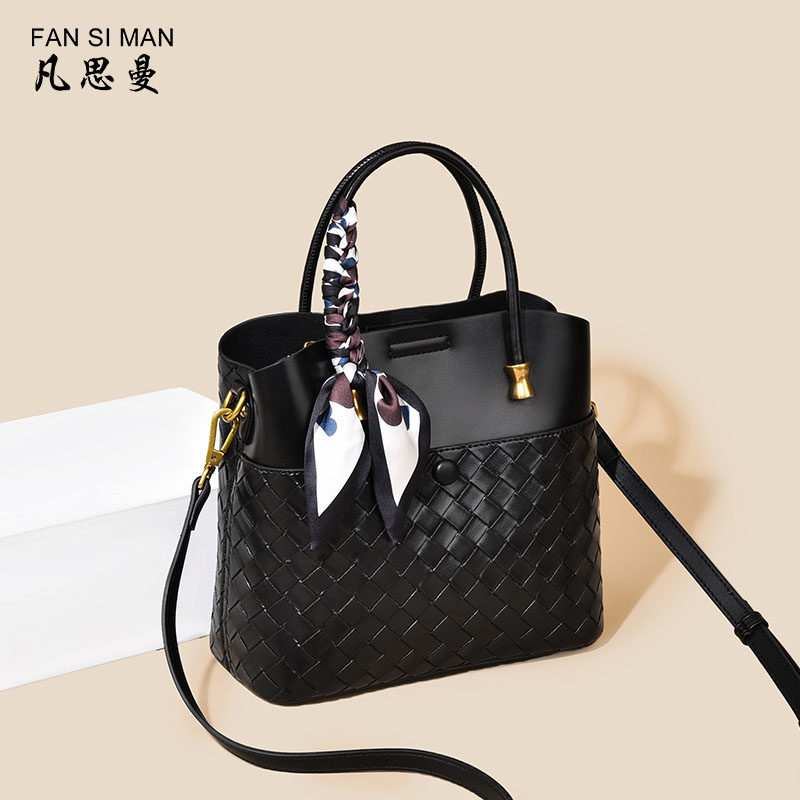 凡思曼女士包包女款2026新款水桶包四季通勤托特包流行手提斜挎包