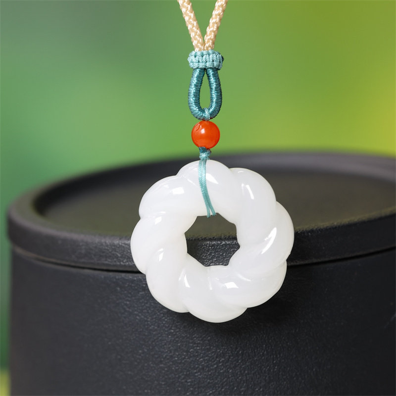 天然和田玉麻花甜甜圈吊坠毛衣链男女款白玉青海料平安扣玉石项链