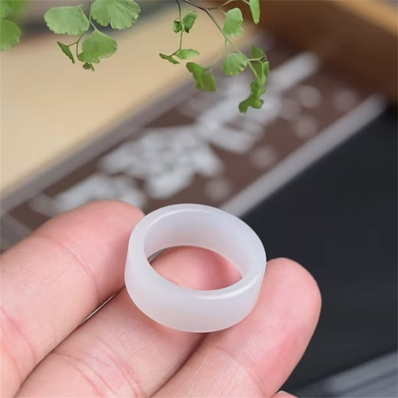 天然和田玉白玉宽面素圈玉石戒指