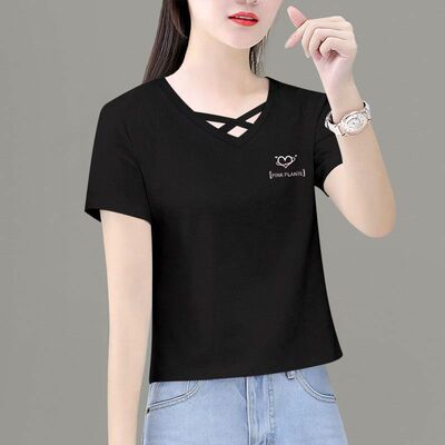 小个子短款打底女夏季洋气宽松时尚新款百搭设计短袖镂空v领上衣