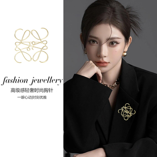 罗家几何镂空胸针高档女小众设计感轻奢西装大衣胸花秋冬徽章配饰