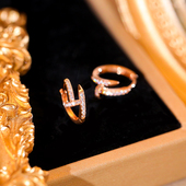 法式 精致耳扣钉子耳圈2026新款 独特耳环设计感耳钉女轻奢气质耳饰