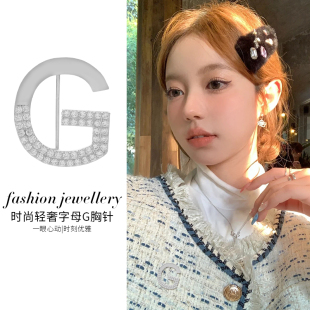 外套胸花领口防走光别针扣配饰品 字母G胸针女高档小众高级感西装