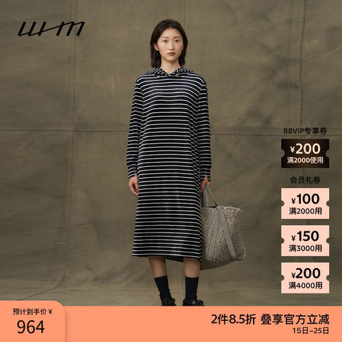 WHM光泽丝绒针织布带帽连衣裙