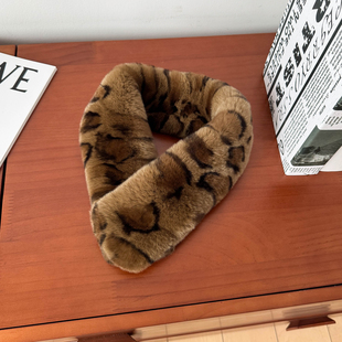 时髦感洋气豹纹色獭兔毛整皮围巾冬季保暖短款真毛吸扣皮草围脖女