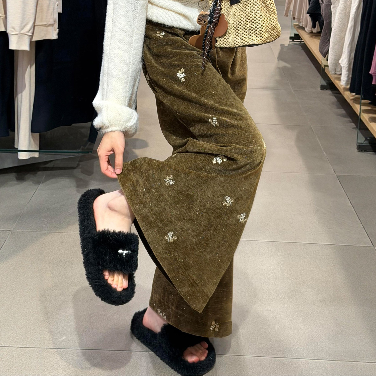 复古咖色刺绣阔腿休闲裤女秋冬新款胖妹妹mm设计感高腰显瘦丝绒裤