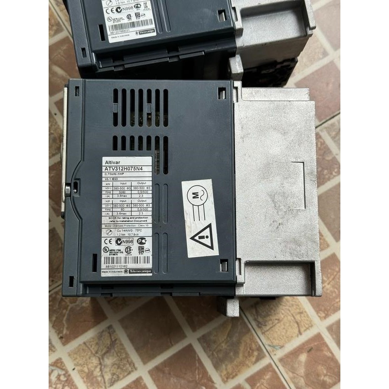 施耐德变频器ATV312H075N4 功能完好 实物实图议价