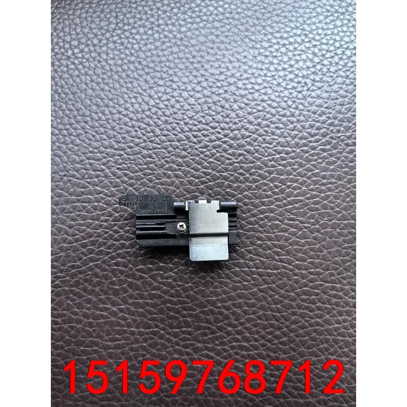 日本古河S326光纤切割刀原装裸纤夹具，议价图片