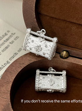 S925纯银拉丝老花锁包吊坠轻奢高级感轻奢小香风ins小众设计百搭