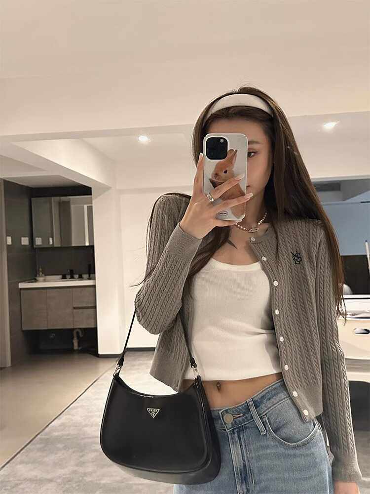 学院风复古刺绣麻花针织开衫女春秋款甜辣妹宽松短款毛衣外套上衣