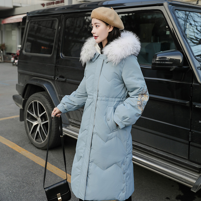 韩版大毛领修身刺绣过膝羽绒服